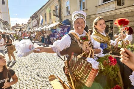 Izjemen obisk zaznamoval 50. Dneve narodnih noš in oblačilne dediščine v Kamniku (Boštjan Tacol)  (28)